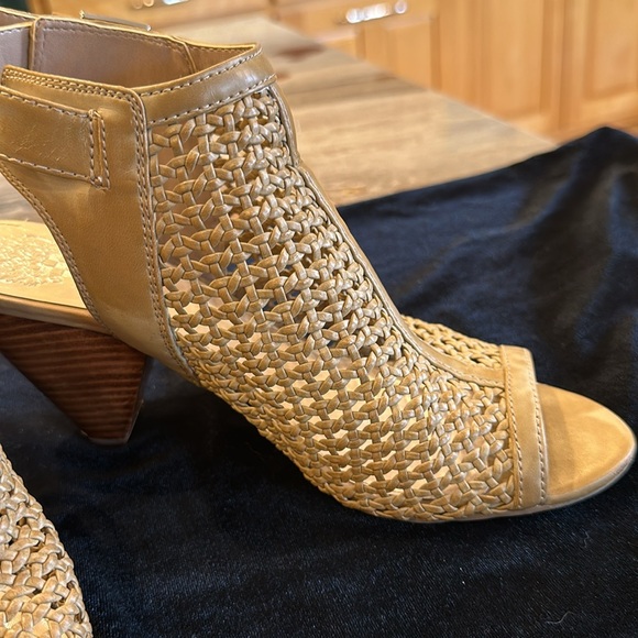 Vince Camuto Sandals - Picture 7 of 11